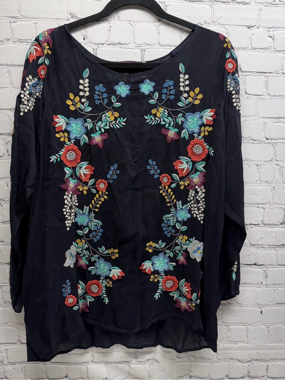 Johnny Was Navy Embroidered Floral Tunic Top size L